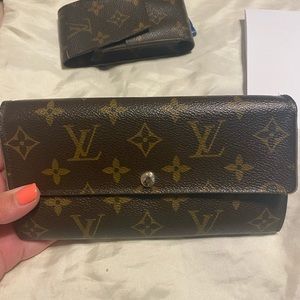 SOLD ON ANOTHER WEBSITE. Pls disregard the offer!